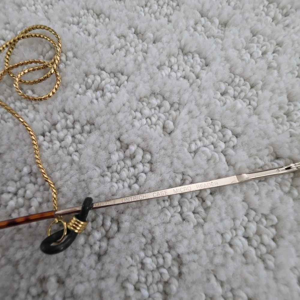 Foster Grant Micro Readers Rimless Gold Reading Glasses with Ostrich Case Chain